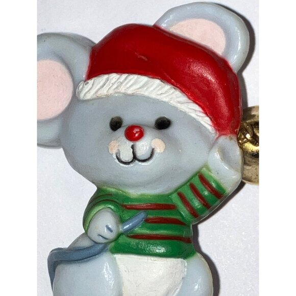 Vintage Hallmark Christmas Mouse Pin Brooch With Santa Hat & and Bell - Picture 2 of 7